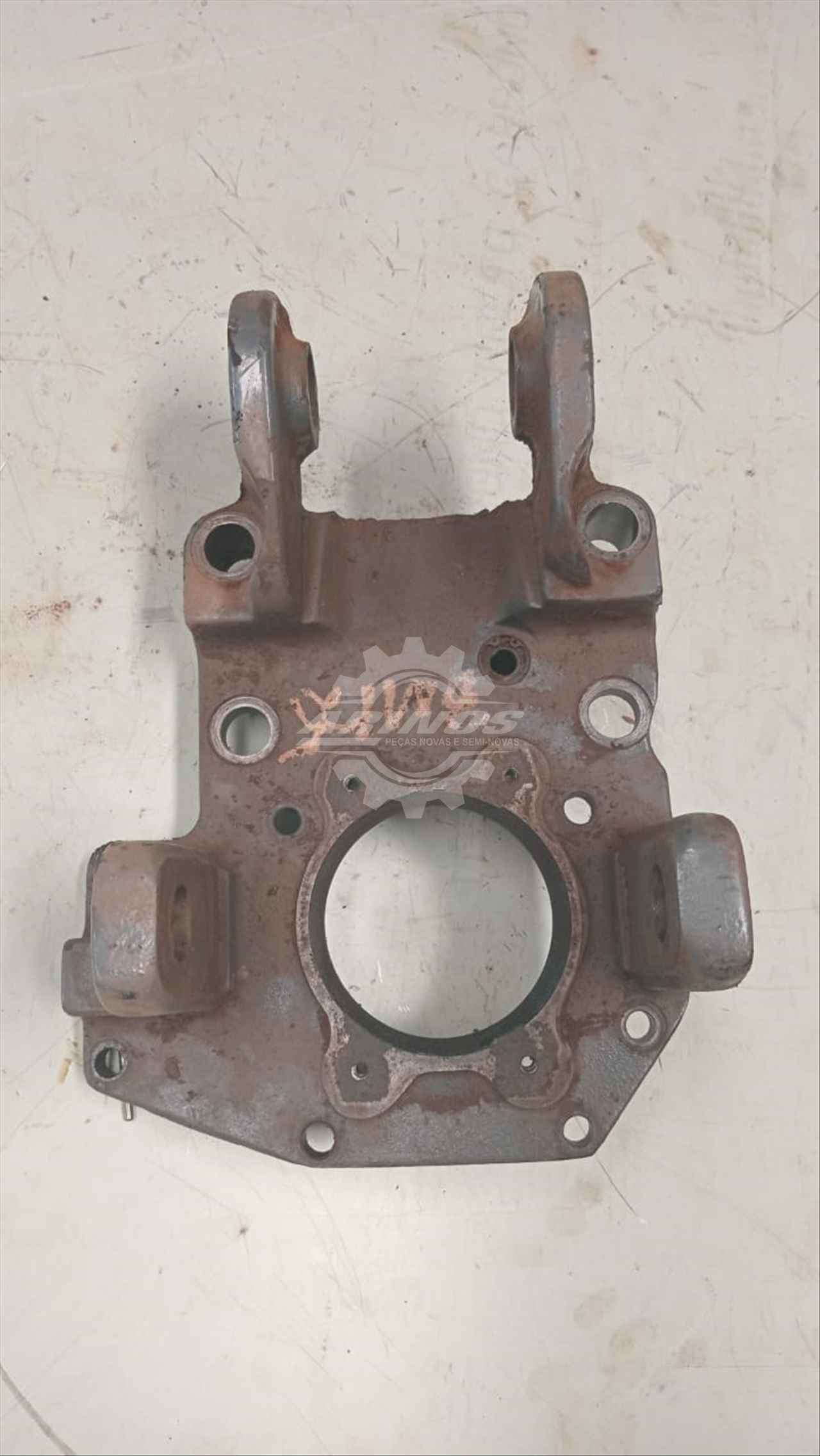 Suporte Inferior da Barra de Engate 3º Ponto Valtra BM85/100/100GII/110/110GII/120/120GII/125I/885/985